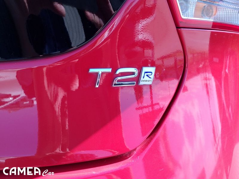 VOLVO V40 T2 90kW MT6 R Design