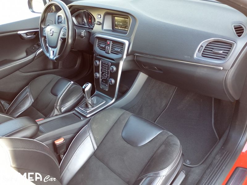 VOLVO V40 T2 90kW MT6 R Design