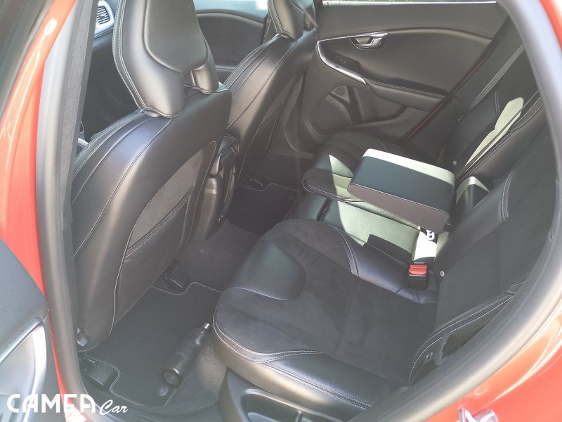 VOLVO V40 T2 90kW MT6 R Design