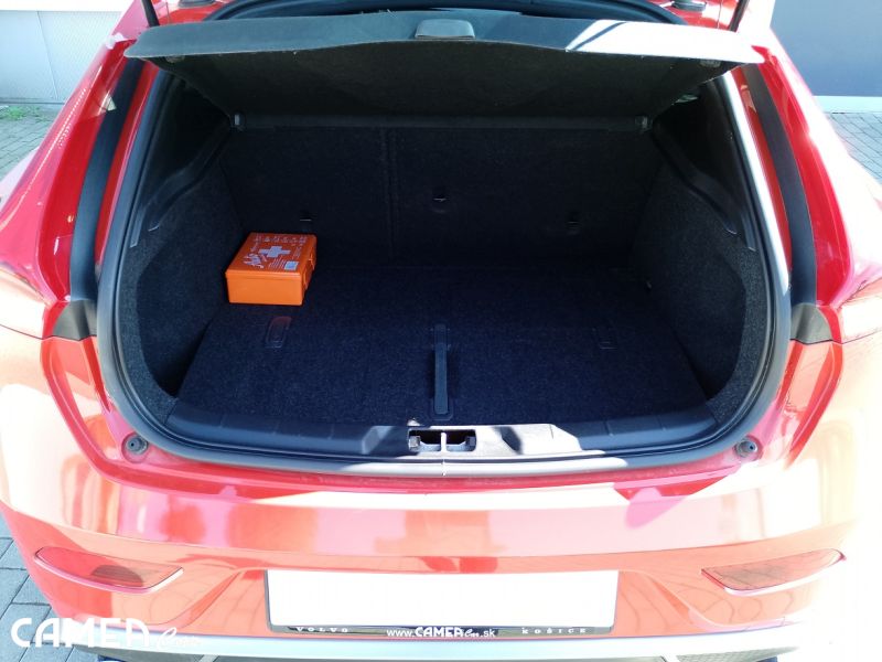 VOLVO V40 T2 90kW MT6 R Design
