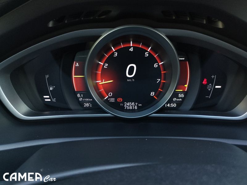 VOLVO V40 T2 90kW MT6 R Design