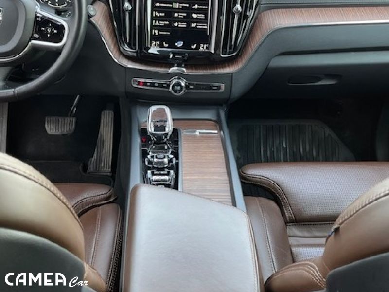 VOLVO XC60 B4 AWD AT8 INSCRIPTION MILD-HYBRID sprostredkovanie