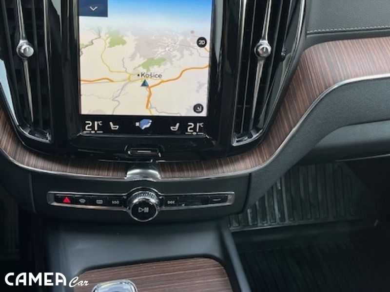 VOLVO XC60 B4 AWD AT8 INSCRIPTION MILD-HYBRID sprostredkovanie