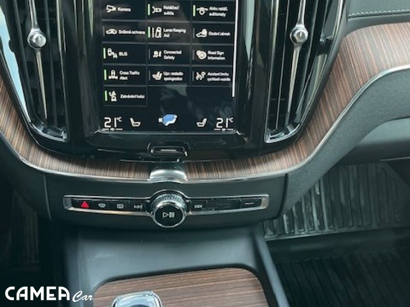 VOLVO XC60 B4 AWD AT8 INSCRIPTION MILD-HYBRID sprostredkovanie