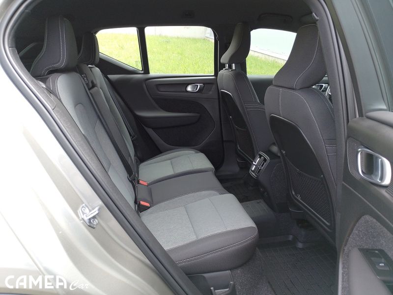 VOLVO SELEKT XC40 Momentum Pro B4 FWD mild hybrid benzín