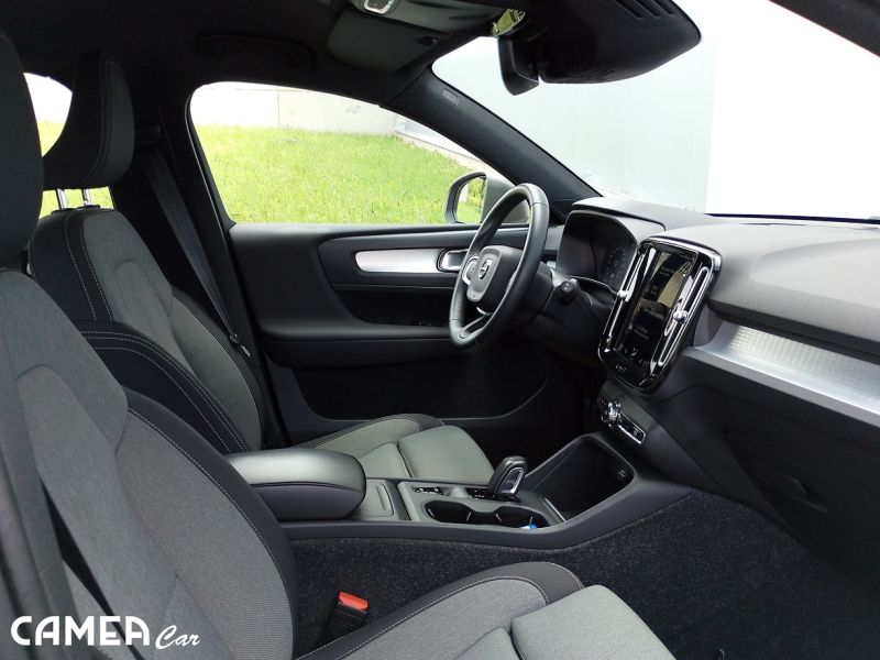 VOLVO SELEKT XC40 Momentum Pro B4 FWD mild hybrid benzín