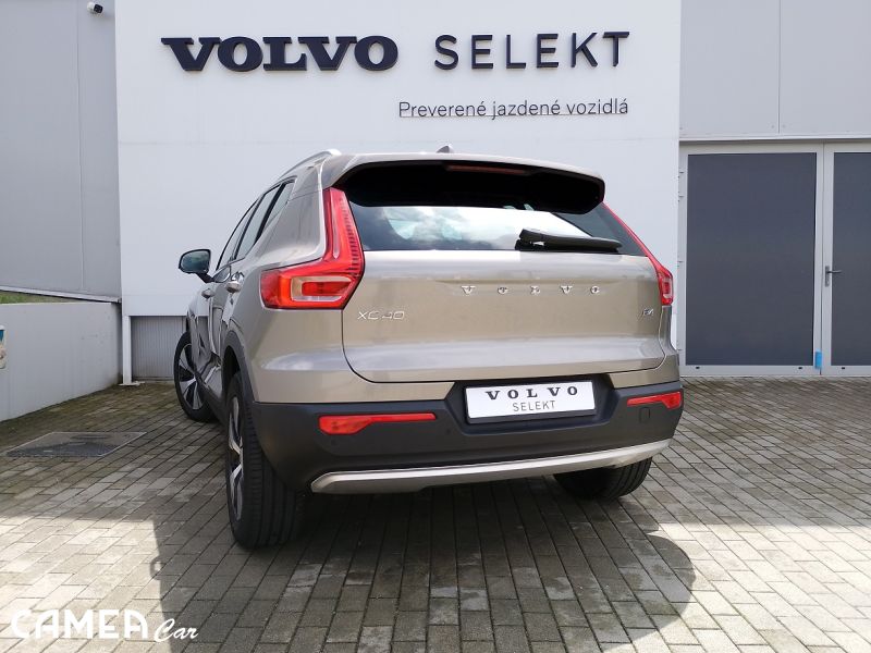 VOLVO SELEKT XC40 Momentum Pro B4 FWD mild hybrid benzín