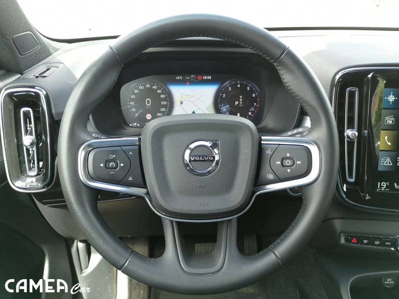 VOLVO SELEKT XC40 Momentum Pro B4 FWD mild hybrid benzín