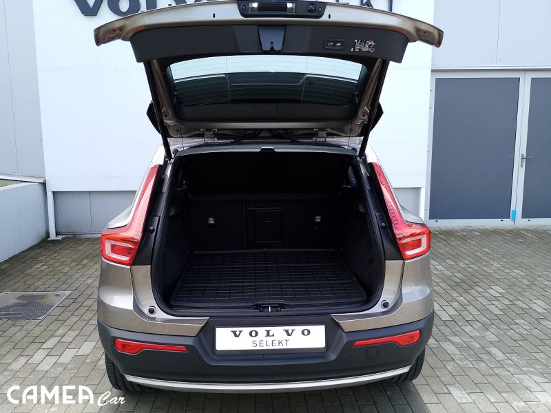 VOLVO SELEKT XC40 Momentum Pro B4 FWD mild hybrid benzín