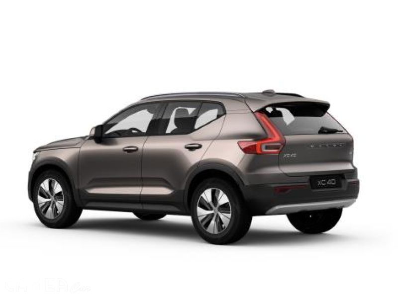 VOLVO SELEKT XC40 Momentum Pro B4 FWD mild hybrid benzín