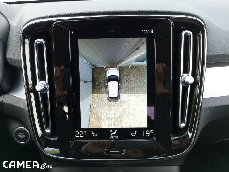 VOLVO SELEKT XC40 Momentum Pro B4 FWD mild hybrid benzín
