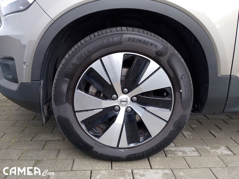 VOLVO SELEKT XC40 Momentum Pro B4 FWD mild hybrid benzín