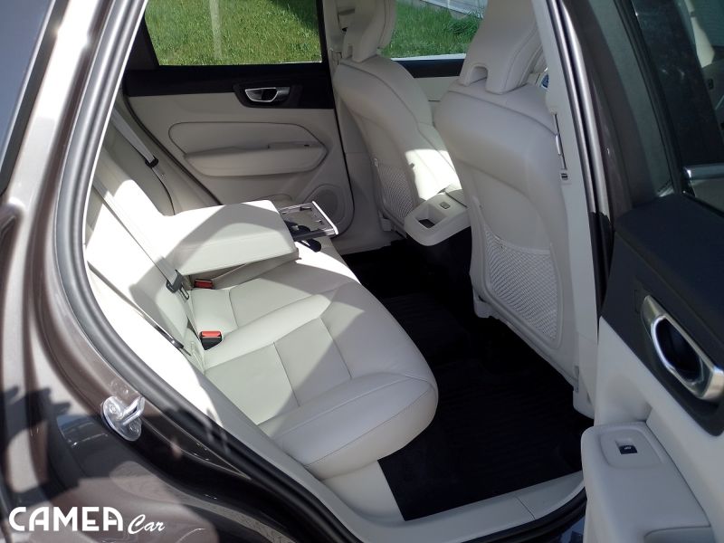 !! CENOVÁ BOMBA !! VOLVO XC60 B5 AWD MILD-HYBRID/benzín PLUS/BRIGHT POLESTAR