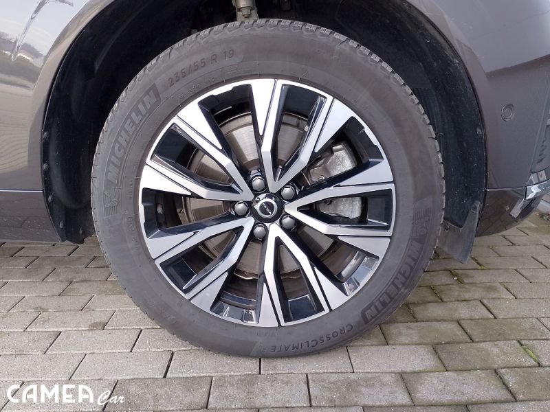 !! CENOVÁ BOMBA !! VOLVO XC60 B5 AWD MILD-HYBRID/benzín PLUS/BRIGHT POLESTAR