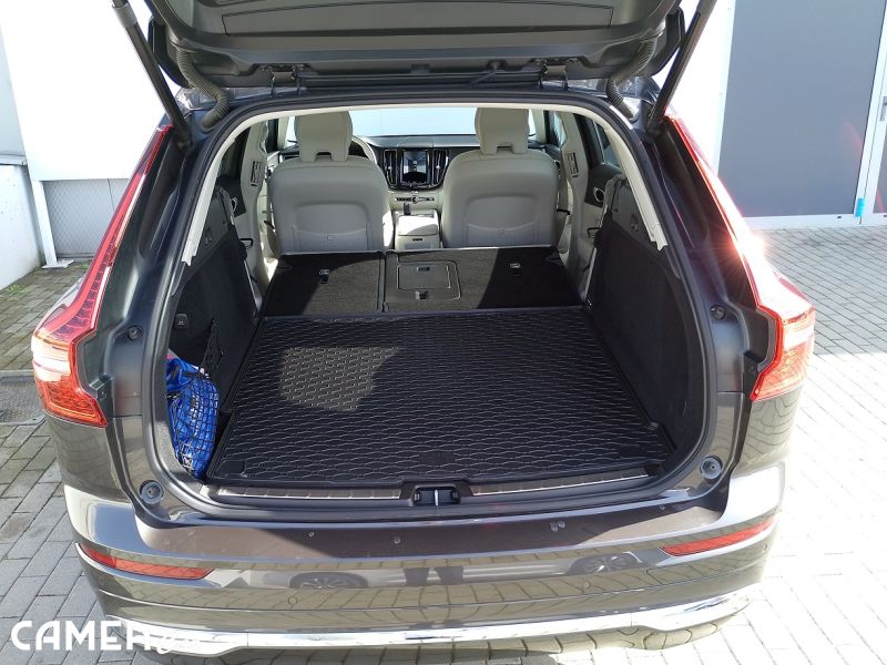 !! CENOVÁ BOMBA !! VOLVO XC60 B5 AWD MILD-HYBRID/benzín PLUS/BRIGHT POLESTAR
