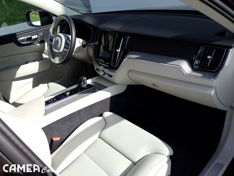 !! CENOVÁ BOMBA !! VOLVO XC60 B5 AWD MILD-HYBRID/benzín PLUS/BRIGHT POLESTAR