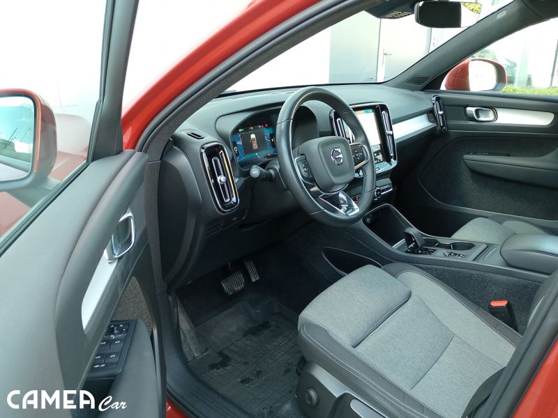 VOLVO SELEKT XC40 B3 FWD 120kW AT7 CORE  Mild hybrid/benzín rezerve