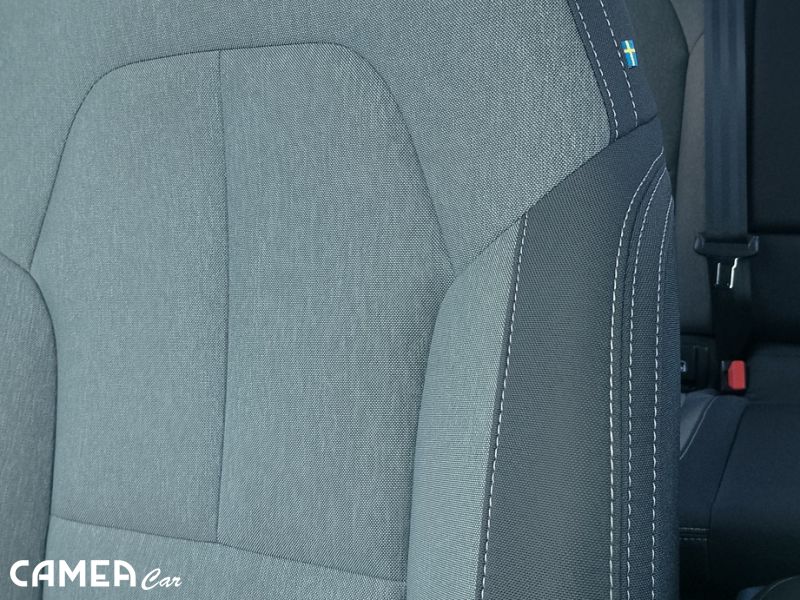 VOLVO SELEKT XC40 B3 FWD 120kW AT7 CORE  Mild hybrid/benzín rezerve