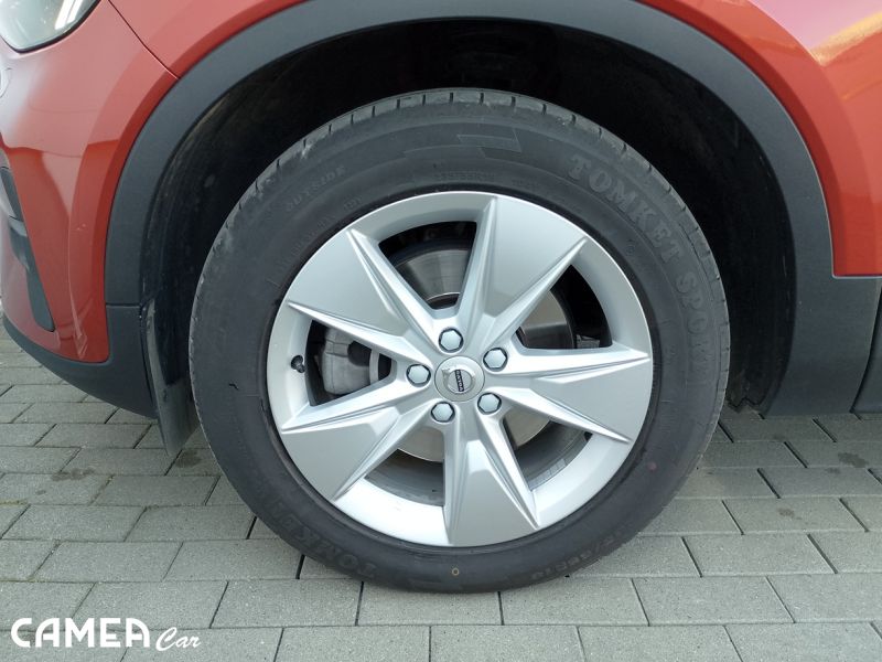 VOLVO SELEKT XC40 B3 FWD 120kW AT7 CORE  Mild hybrid/benzín rezerve