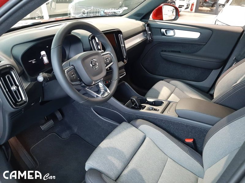 VOLVO SELEKT XC40 B3 FWD 120kW AT7 CORE  Mild hybrid/benzín