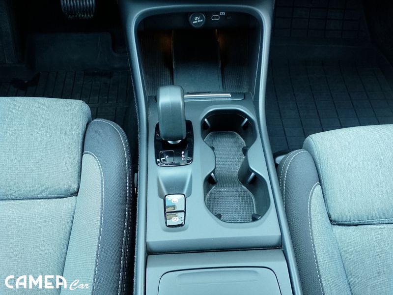 VOLVO SELEKT XC40 B3 FWD 120kW AT7 CORE  Mild hybrid/benzín rezerve