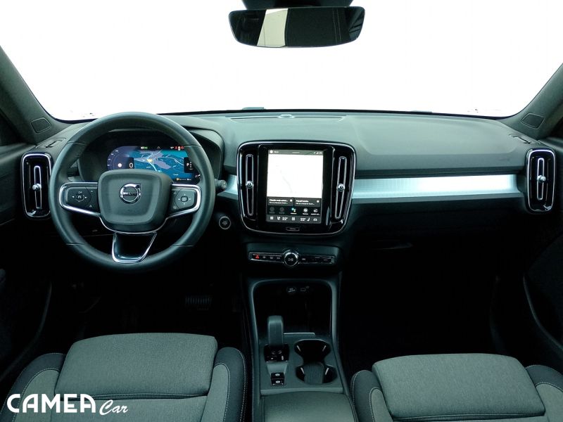 VOLVO SELEKT XC40 B3 FWD 120kW AT7 CORE  Mild hybrid/benzín rezerve