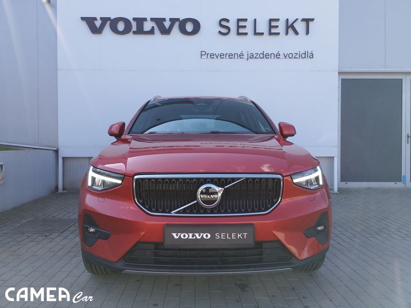 VOLVO SELEKT XC40 B3 FWD 120kW AT7 CORE  Mild hybrid/benzín rezerve