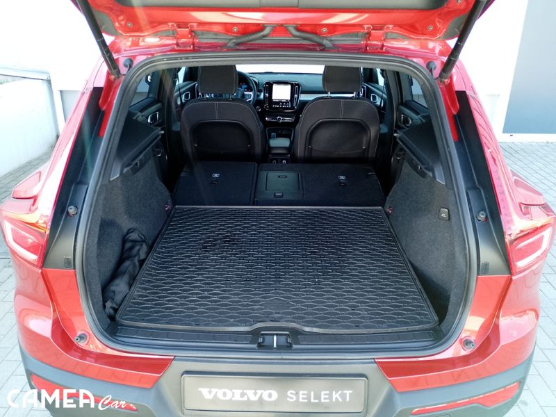 VOLVO SELEKT XC40 B3 FWD 120kW AT7 CORE  Mild hybrid/benzín rezerve