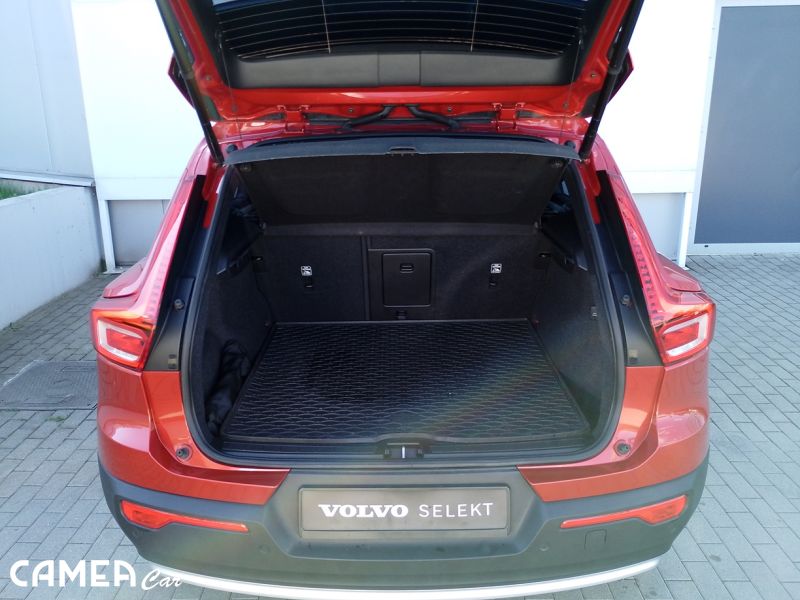 VOLVO SELEKT XC40 B3 FWD 120kW AT7 CORE  Mild hybrid/benzín rezerve