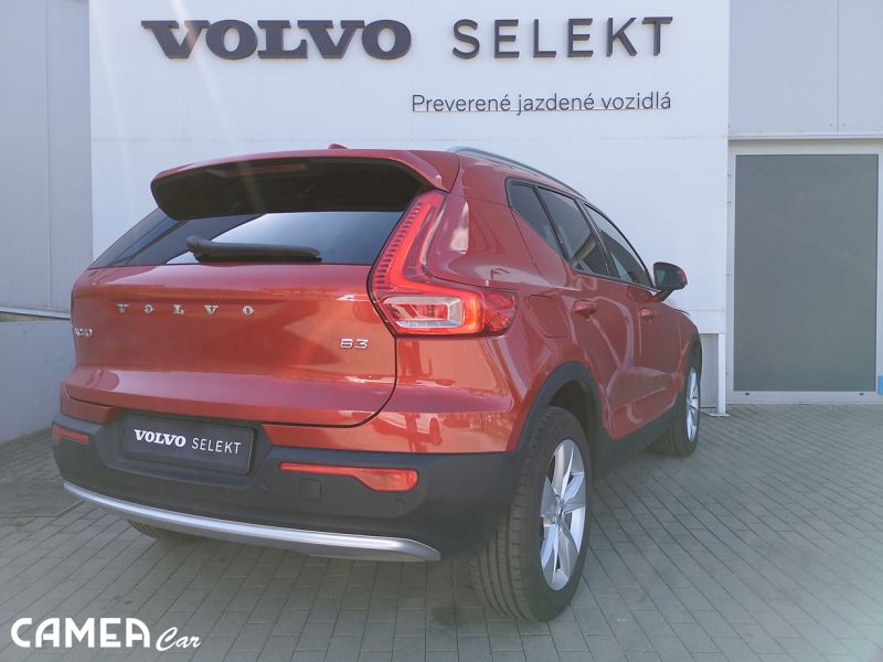 VOLVO SELEKT XC40 B3 FWD 120kW AT7 CORE  Mild hybrid/benzín rezerve