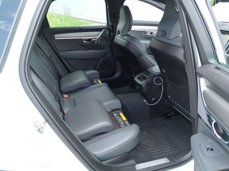 VOLVO V90CC B5 AWD AT8 PRO Mild HYBRID/diesel 173kW