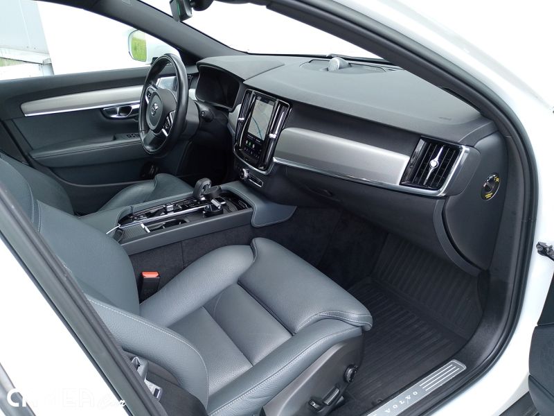 VOLVO V90CC B5 AWD AT8 PRO Mild HYBRID/diesel 173kW