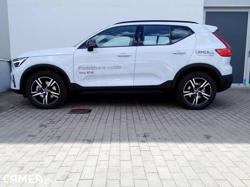 VOLVO XC40 B3 FWD 120kW AT7 PLUS DARK Mild-Hybrid benzín