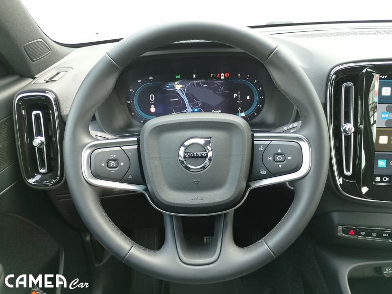 VOLVO XC40 B3 FWD 120kW AT7 PLUS DARK Mild-Hybrid benzín