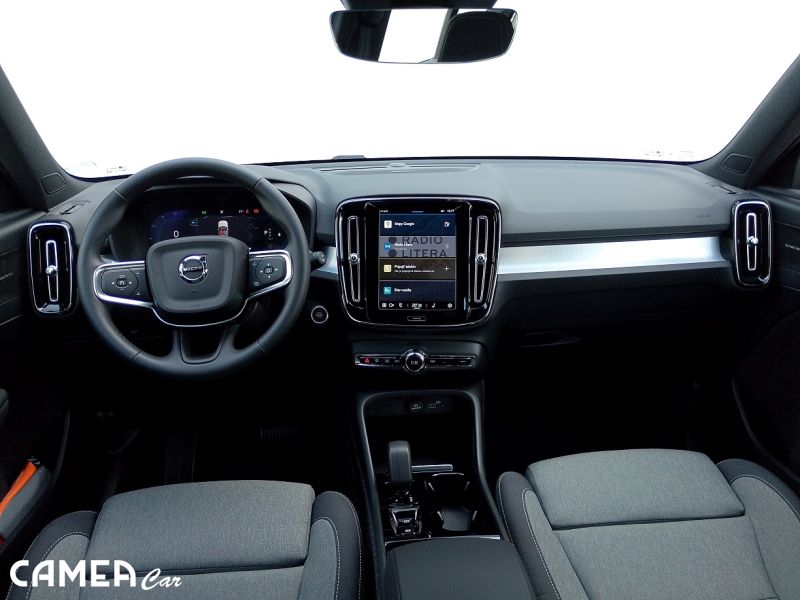 VOLVO XC40 B3 FWD 120kW AT7 PLUS DARK Mild-Hybrid benzín