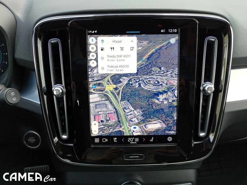 VOLVO XC40 B3 FWD 120kW AT7 PLUS DARK Mild-Hybrid benzín