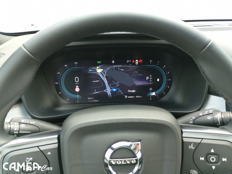 VOLVO XC40 B3 FWD 120kW AT7 PLUS DARK Mild-Hybrid benzín
