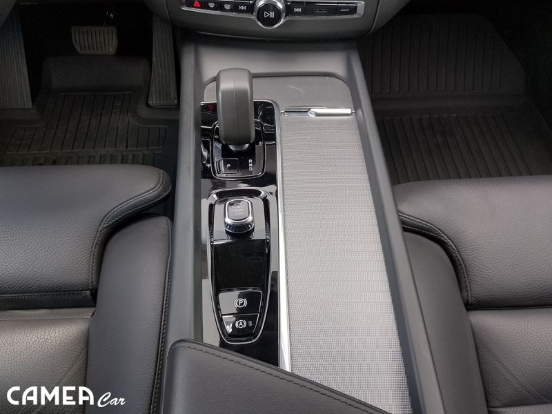 VOLVO SELEKT XC60 B4 AWD MILD HYBRID/diesel PLUS/DARK POLESTAR