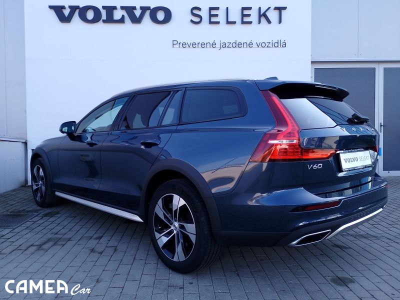 VOLVO SELEKT V60 CC PRO B4 AWD diesel Mild Hybrid AT8 rezerve