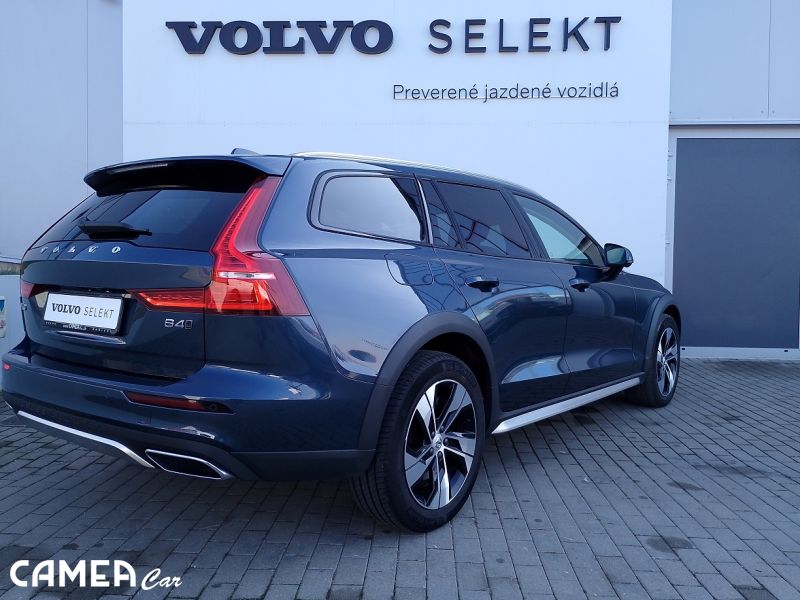 VOLVO SELEKT V60 CC PRO B4 AWD diesel Mild Hybrid AT8 rezerve