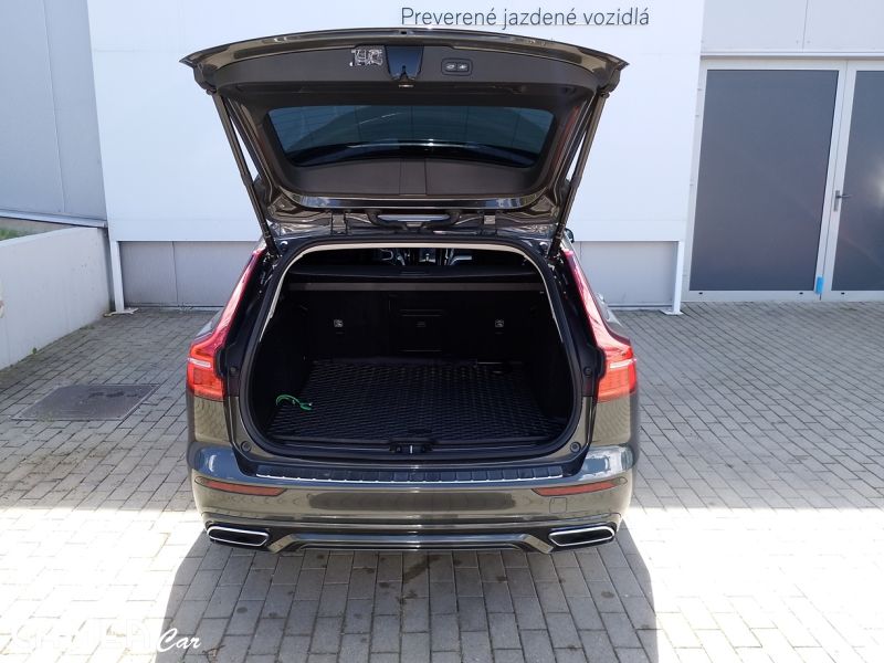 VOLVO SELEKT V60 Inscription D4 nafta FWD AT8