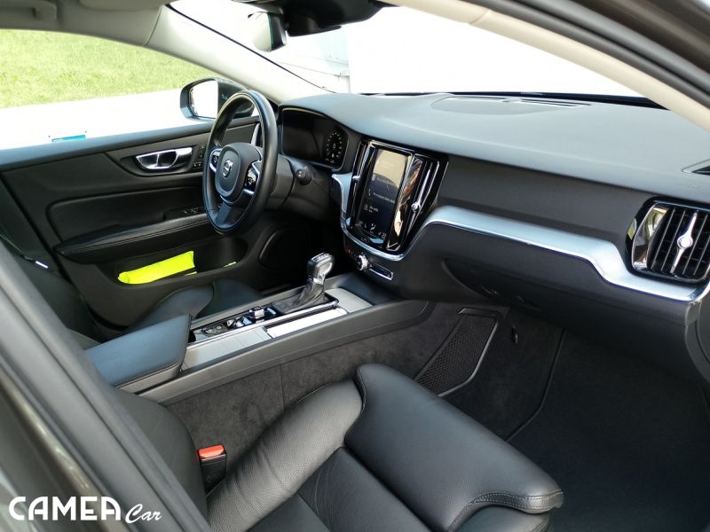 VOLVO SELEKT V60 Inscription D4 nafta FWD AT8