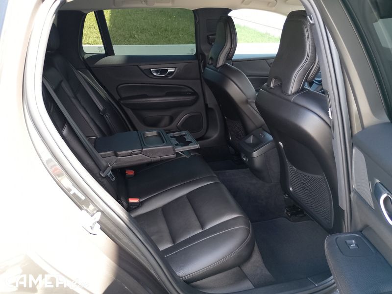 VOLVO SELEKT V60 Inscription D4 nafta FWD AT8