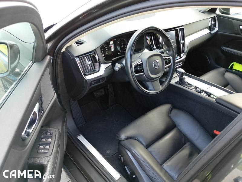 VOLVO SELEKT V60 Inscription D4 nafta FWD AT8