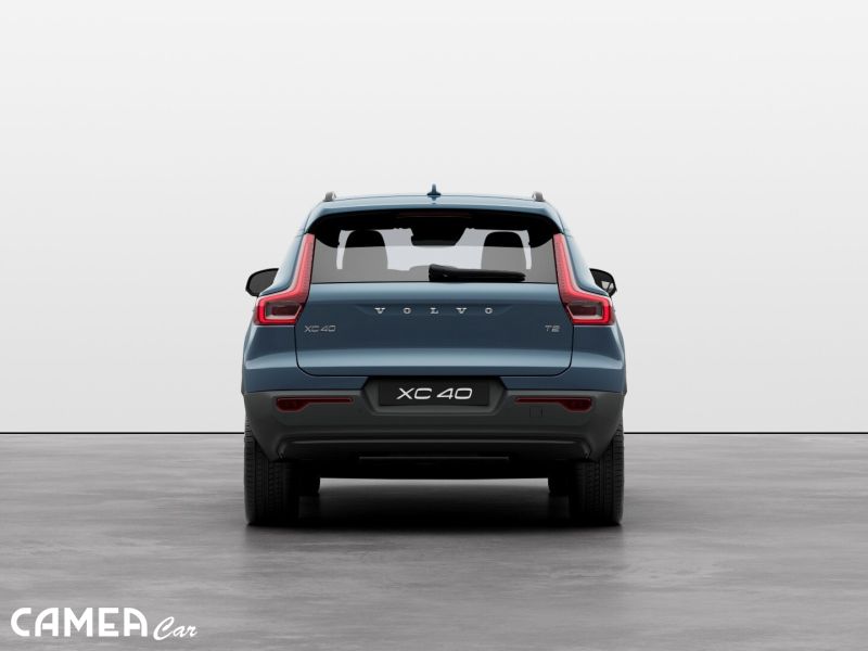 VOLVO XC40 B3 FWD 120kW AT7 PLUS DARK Mild-Hybrid benzín