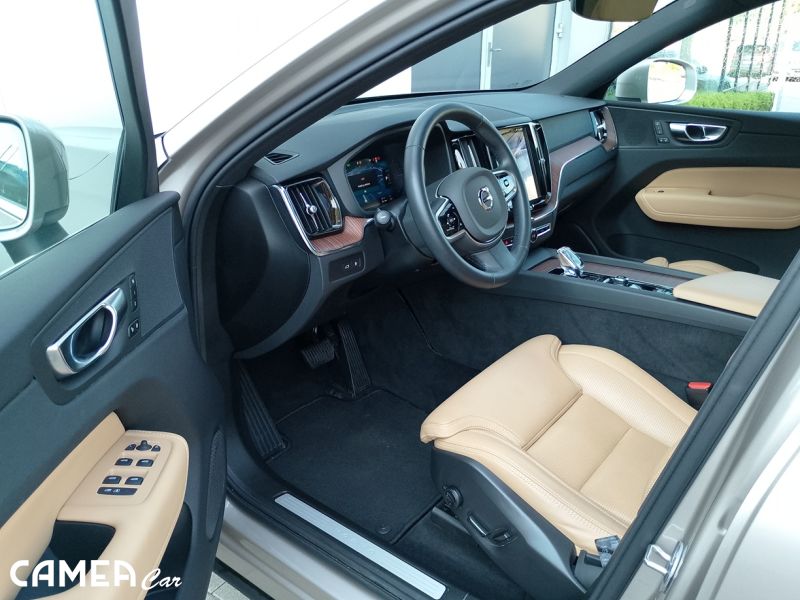 VOLVO XC60 T8 eAWD Plug in Hybrid/benzín PLUS/BRIGHT