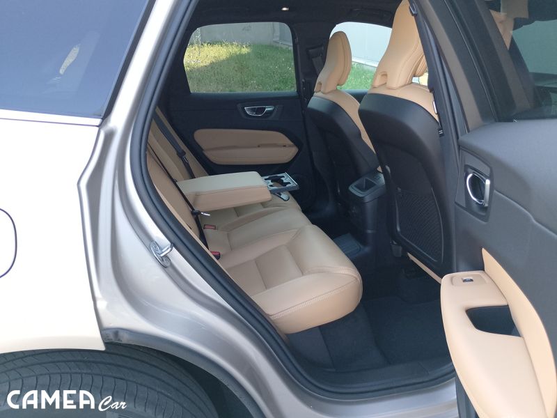 VOLVO XC60 T8 eAWD Plug in Hybrid/benzín PLUS/BRIGHT