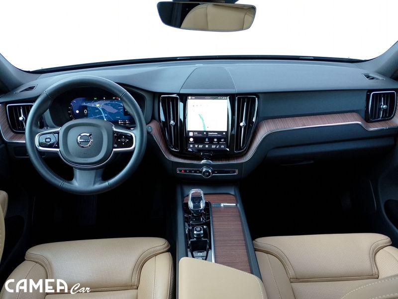 VOLVO XC60 T8 eAWD Plug in Hybrid/benzín PLUS/BRIGHT