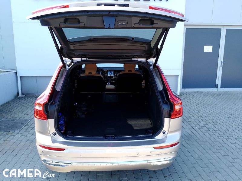 VOLVO XC60 T8 eAWD Plug in Hybrid/benzín PLUS/BRIGHT