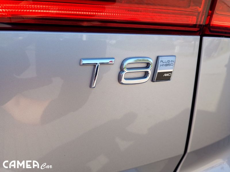 VOLVO XC60 T8 eAWD Plug in Hybrid/benzín PLUS/BRIGHT